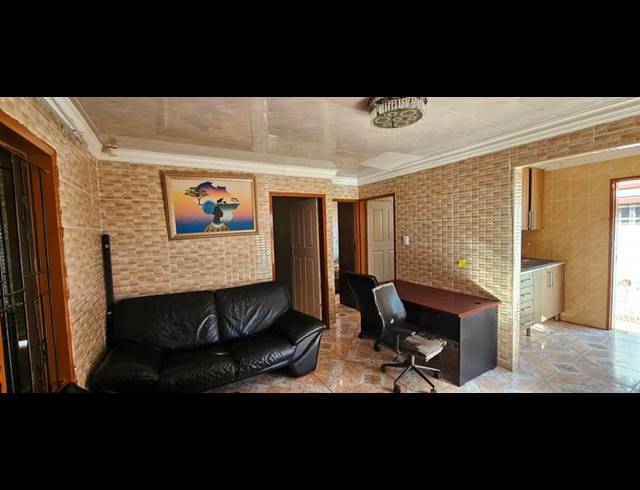 2 BEDROOM HOUSE FOR SALE IN MABOPANE UNIT M
